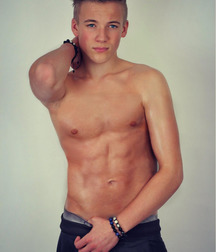 shirtless boys 59d8f179b7d14.jpg