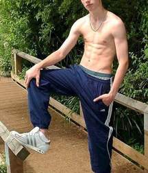 shirtless boys 59f041321203d.jpg