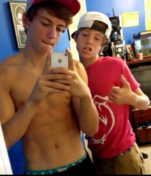shirtless boys 59f0420418dde.png