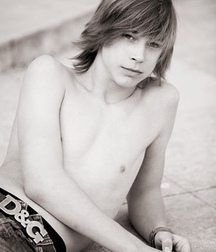 shirtless boys 59f4a93f60f2f.jpg