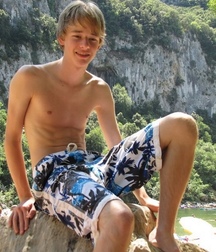 shirtless boys 59f4aacb2c81f.jpg