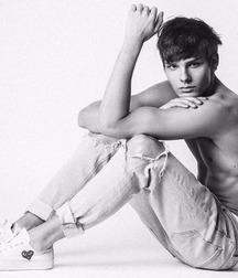 shirtless boys 59f63375914a9.jpg