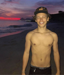 shirtless boys 59f63593437ff.jpg