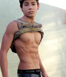 shirtless boys 59f636dd40e9c.jpg