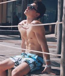 shirtless boys 59f637893679a.jpg