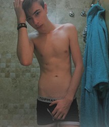 shirtless boys 5a18712adcba6.jpg