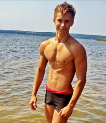 shirtless boys 5a1872059a83f.jpg