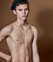 shirtless boys 5a18725d0328d.jpg