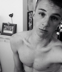 shirtless boys 5a18730dc7918.jpg