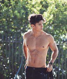 shirtless boys 5a1aa5ea0340e.jpg