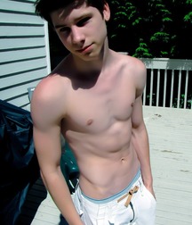 shirtless boys 5a1aa5f0e09de.jpg
