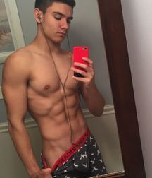 shirtless boys 5a1aa631495c2.jpg