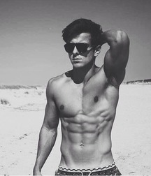 shirtless boys 5a1aa736f2034.jpg