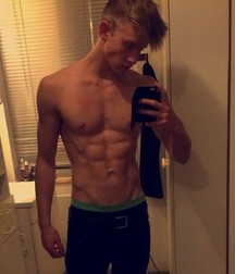 shirtless boys 5a1dba37761bb.jpg