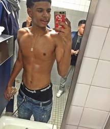 shirtless boys 5a1dba648c055.jpg
