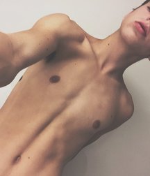 shirtless boys 5a1dba8a57199.jpg