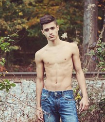 shirtless boys 5a1dbab24ad34.jpg
