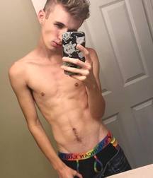 shirtless boys 5a1dbacf40bac.jpg