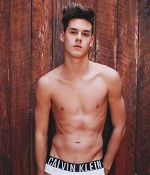 shirtless boys 5a1dbb57485c1.jpg