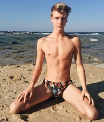 shirtless boys 5a1dbb8c4b6e4.jpg