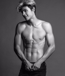 shirtless boys 5a227c4e90e6f.jpg