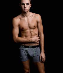 shirtless boys 5a25a9a60e54c.jpg