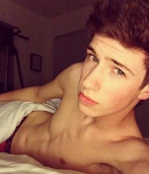 shirtless boys 5a25abe92487f.jpg