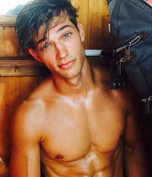 shirtless boys 5a551af61ffba.jpg