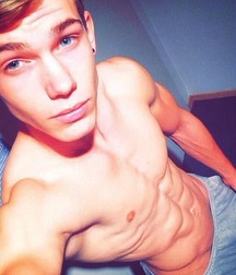 shirtless boys 5a551b0f0b7ff.jpg