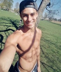 shirtless boys 5a551b8b5df9e.jpg