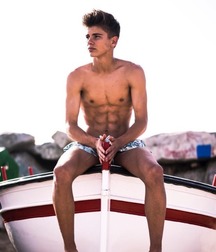 shirtless boys 5a551c71afb5e.jpg