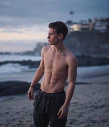shirtless boys 5a551c9b005fd.jpg