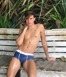 shirtless boys 5a7cba7036e0c.jpg