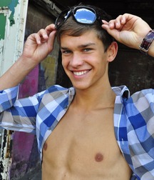 shirtless boys 5a7cbb5607010.jpg