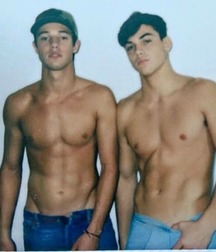 shirtless boys 5a8b0b30ebb3d.jpg