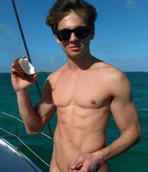 shirtless boys 5a8b0b9c0819e.jpg