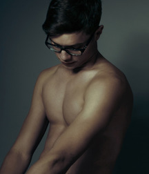 shirtless boys 5a8b0cca62c4e.jpg