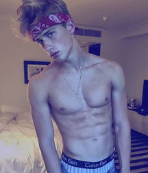 shirtless boys 5a97f0e1f335c.jpg