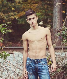 shirtless boys 5a97f1153d736.jpg