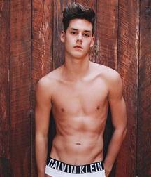 shirtless boys 5a9a847ad4b7d.jpg