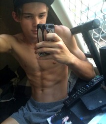 shirtless boys 5a9a855976509.jpg
