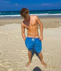shirtless boys 5a9a85af85465.jpg