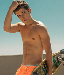shirtless boys 5a9d8e642792f.jpg