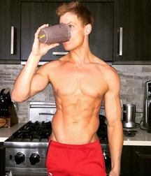 shirtless boys 5a9d9014c1840.jpg