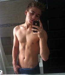shirtless boys 5aa9857e21d7c.jpg