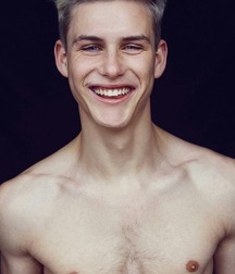 shirtless boys 5aa985b0a7859.jpg