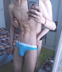 shirtless boys 5aaaa96cc6e62.jpg