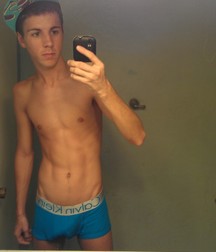 shirtless boys 5aaaab2143538.jpg