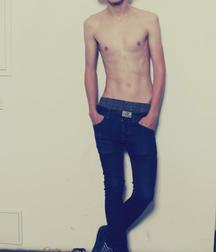 shirtless boys 5aaaab85ac7ea.jpg