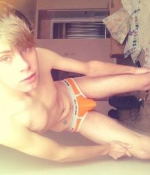 shirtless boys 5aaaac06310ef.jpg